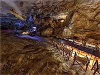 В пещере. Бухта Халонг, Вьетнам