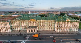 Зимний дворец с набережной Зимний дворец с набережной