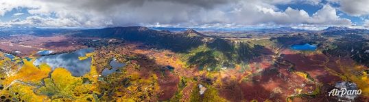 Панорама кальдеры Узон с высоты Панорама кальдеры Узон с высоты