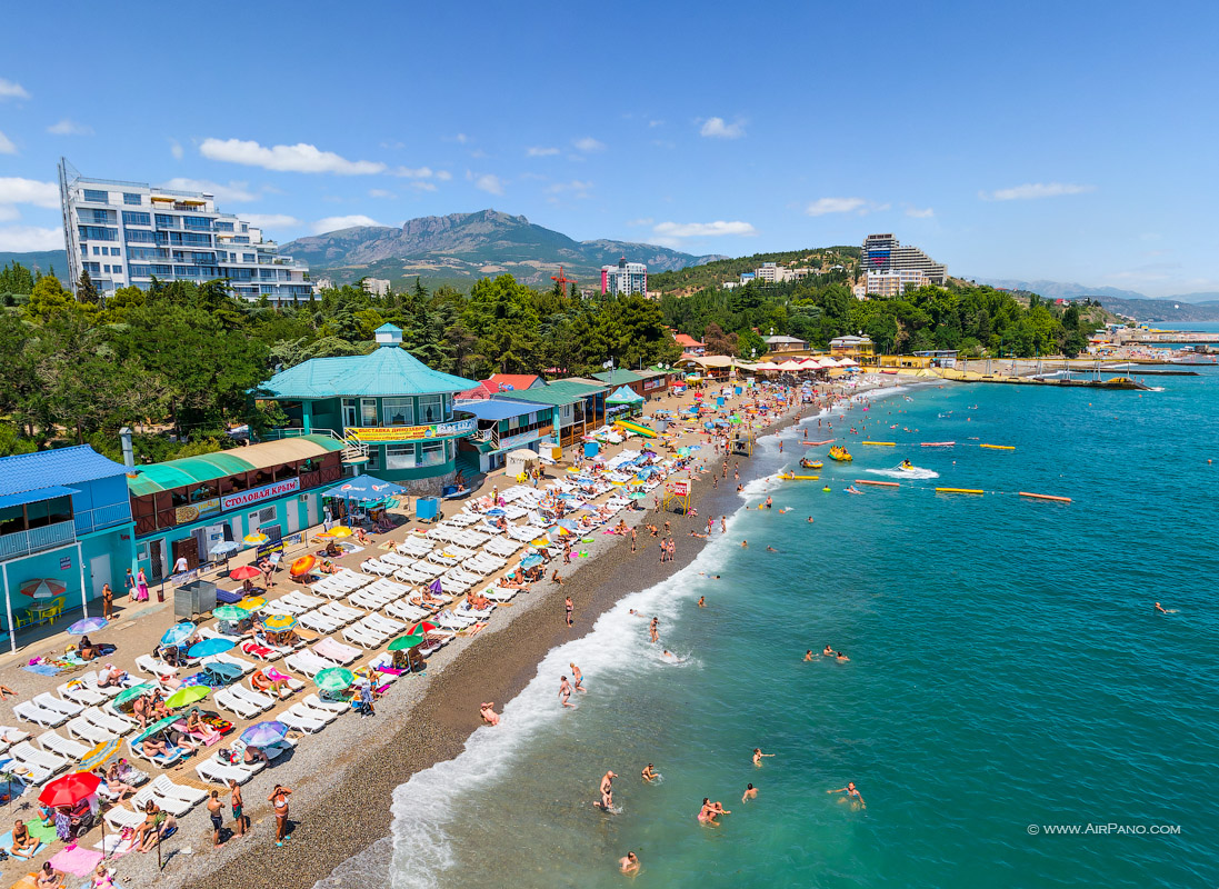 Городской пляж в алушта