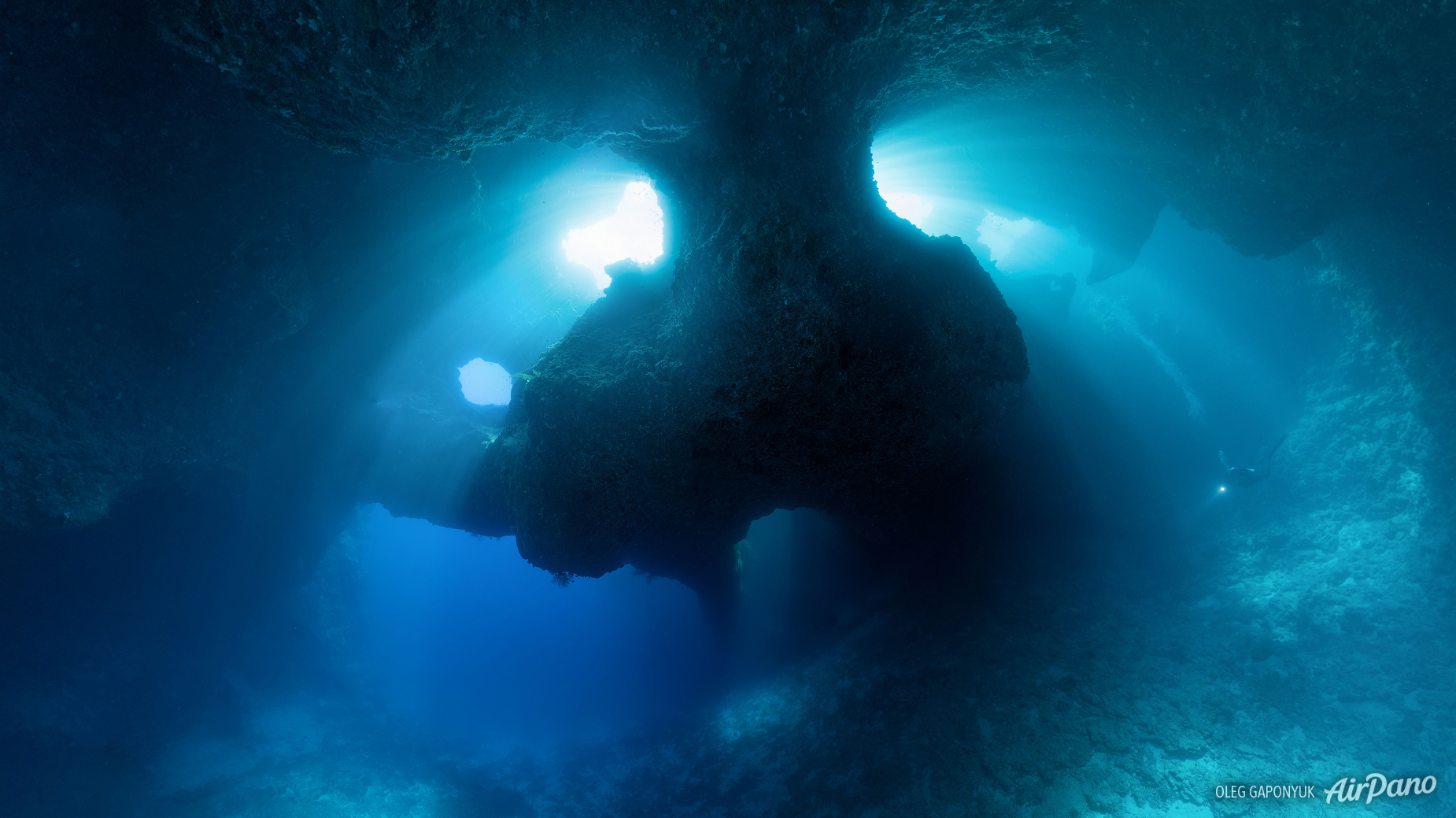 В центре пещеры Blue holes