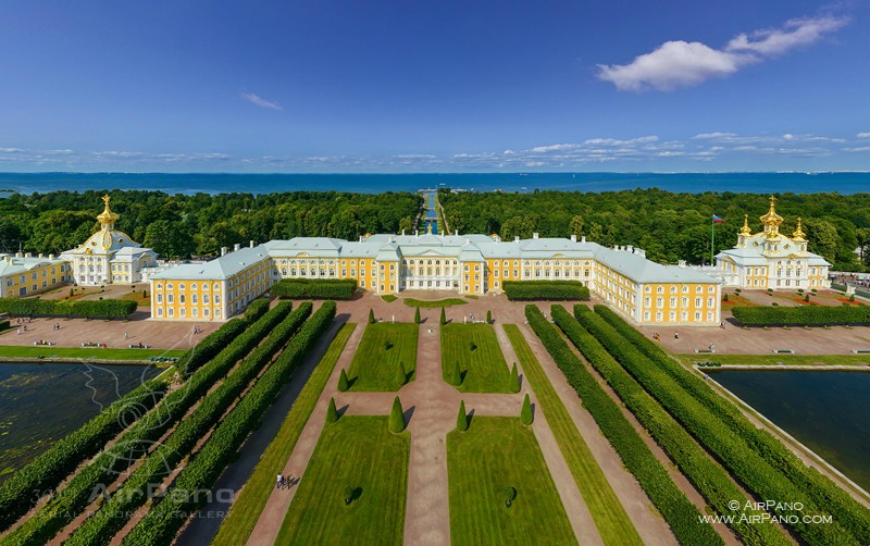 Петергофский дворец