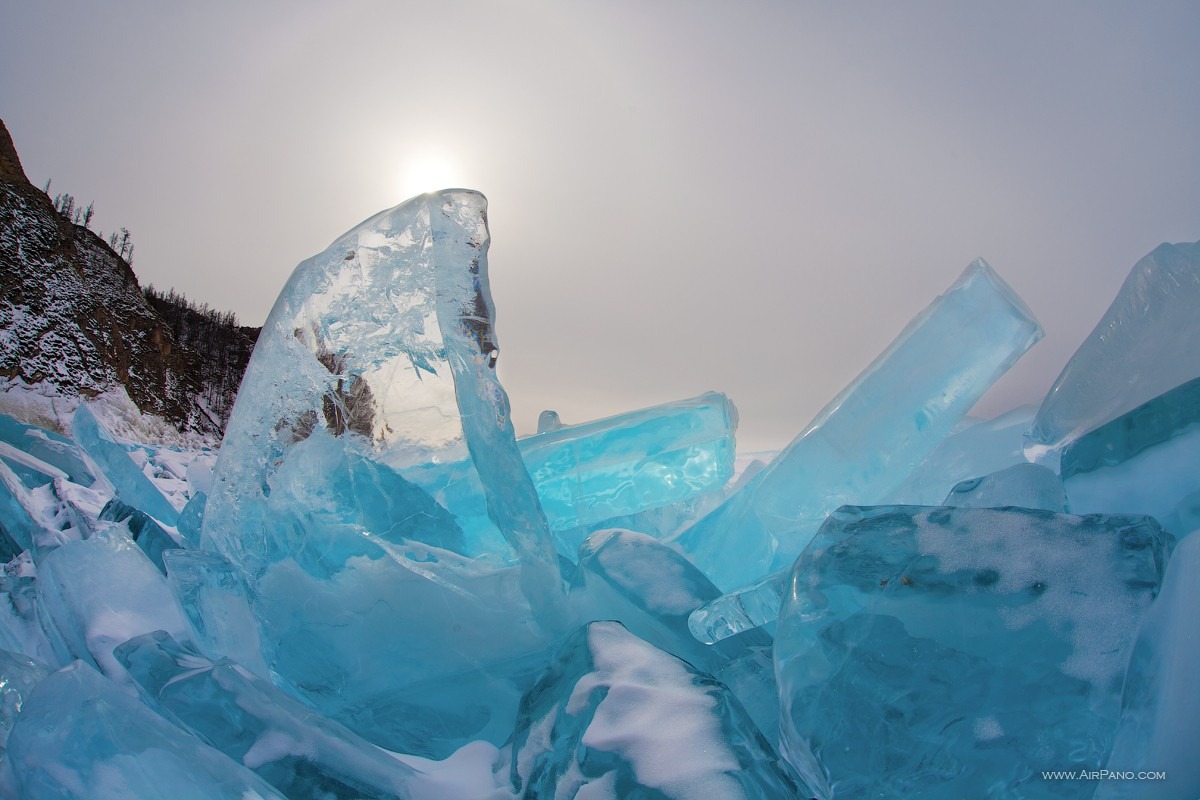 Если внести лед с сильного мороза. Торосы на Байкале. Бирюзовый лёд озера Байкал. Байкал Торосы 07.02.2023. Лед Байкала.