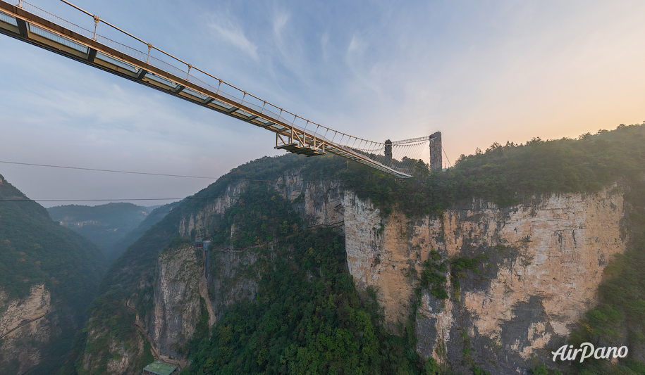 Стеклянный мост Чжанцзяцзе, Китай