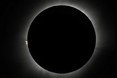 Солнечное затмение на острове Тидоре Солнечное затмение на острове Тидоре