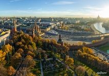 Над Большим Кремлевским сквером осенью