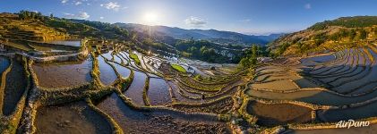 Рисовые поля Юньнань. Террасы Бада на закате