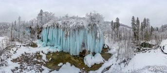 Лесной водопад