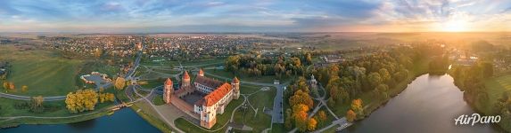 Мирский замок с высоты. Панорама Мирский замок с высоты. Панорама