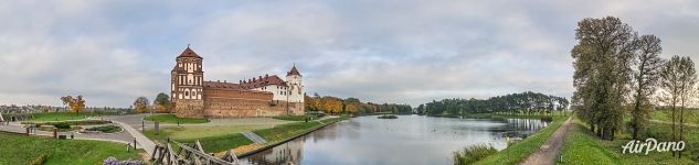 Мирский замок и озеро