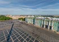 Дворцовая площадь. Вид со стороны Александровской колонны Дворцовая площадь. Вид со стороны Александровской колонны